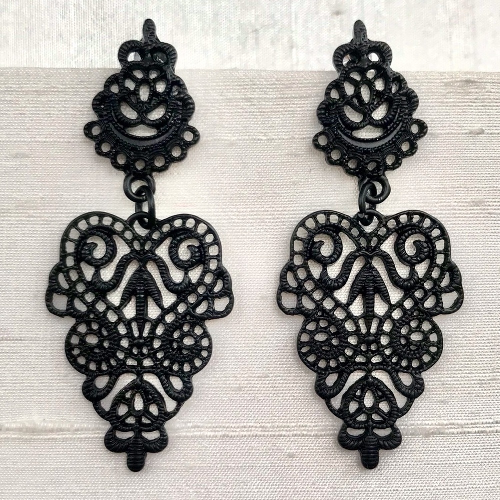 Lovely Lace Earrings - Black